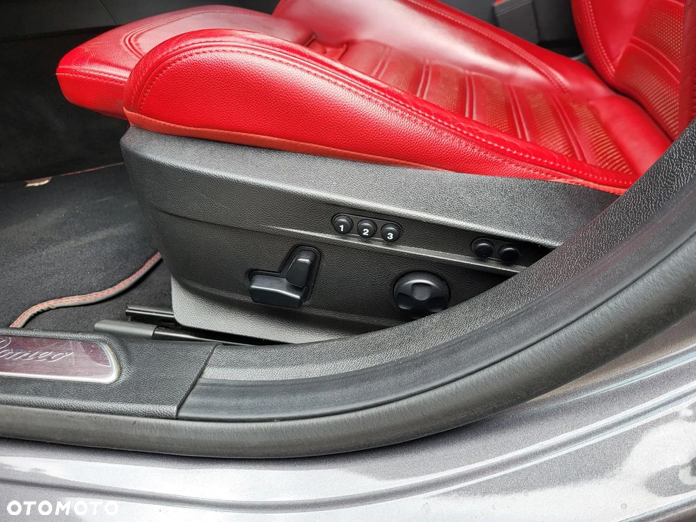 Alfa Romeo Giulia 2.0 Turbo 16V AT8-Q4 Ti - 38