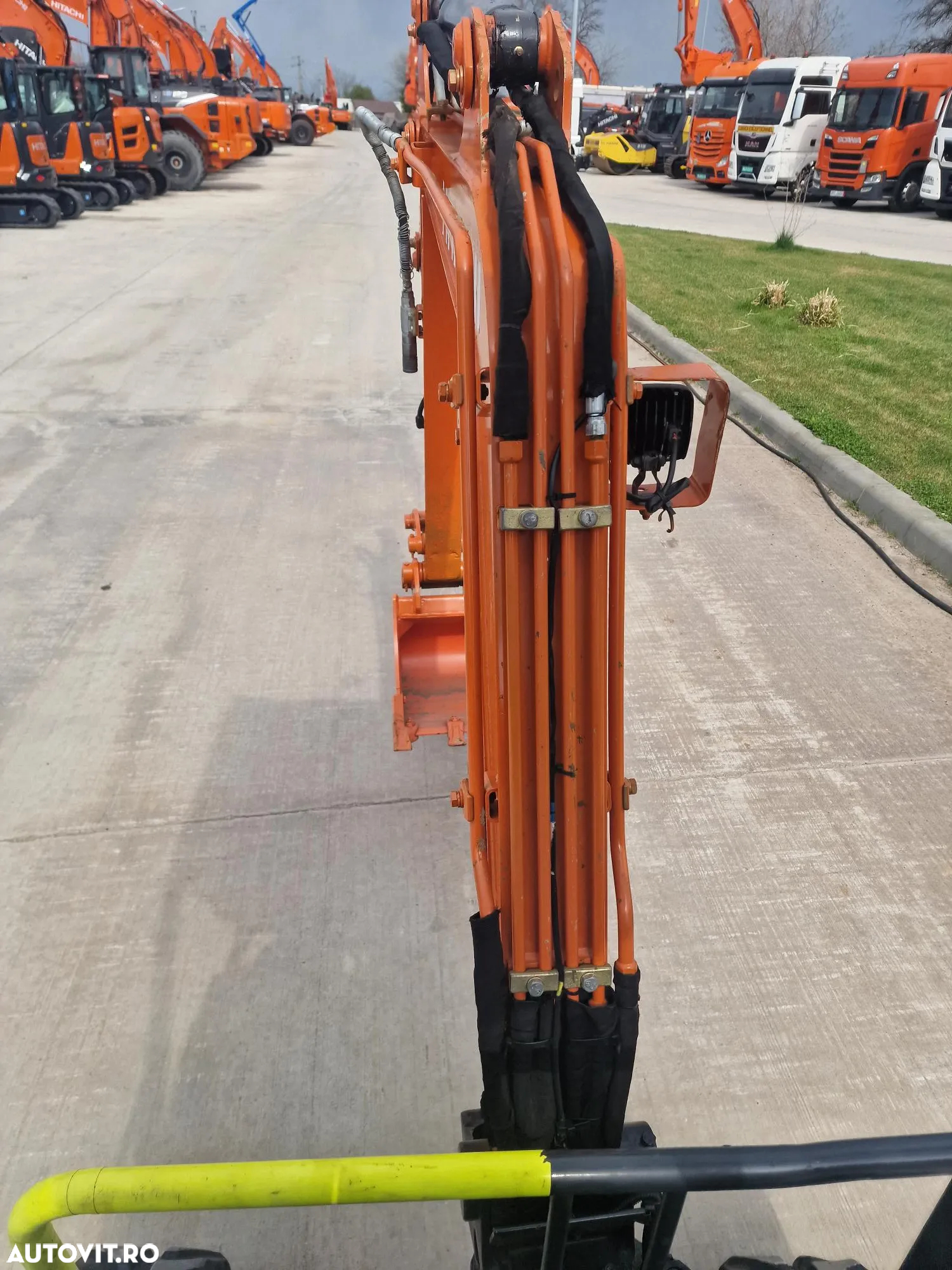 Hitachi ZX19, 2 tone, 2021, 1.689h, 19.900EUR+tva, CUPLA RAPIDA+3 cupe noi, rotire in gabarit, latime 1m, extinsii senile la 1,3m, FARA CABINA,  16CP, Inst picon, posibilitate leasing-PROMOTIE 19.900 EUR+Tva - 4