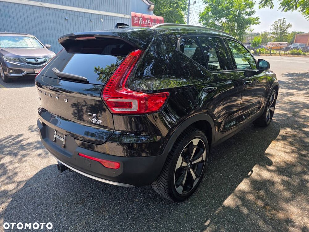 Volvo XC 40 T5 AWD Momentum - 4