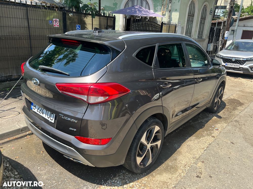Hyundai Tucson 2.0 CRDI 4WD 6AT Style - 11