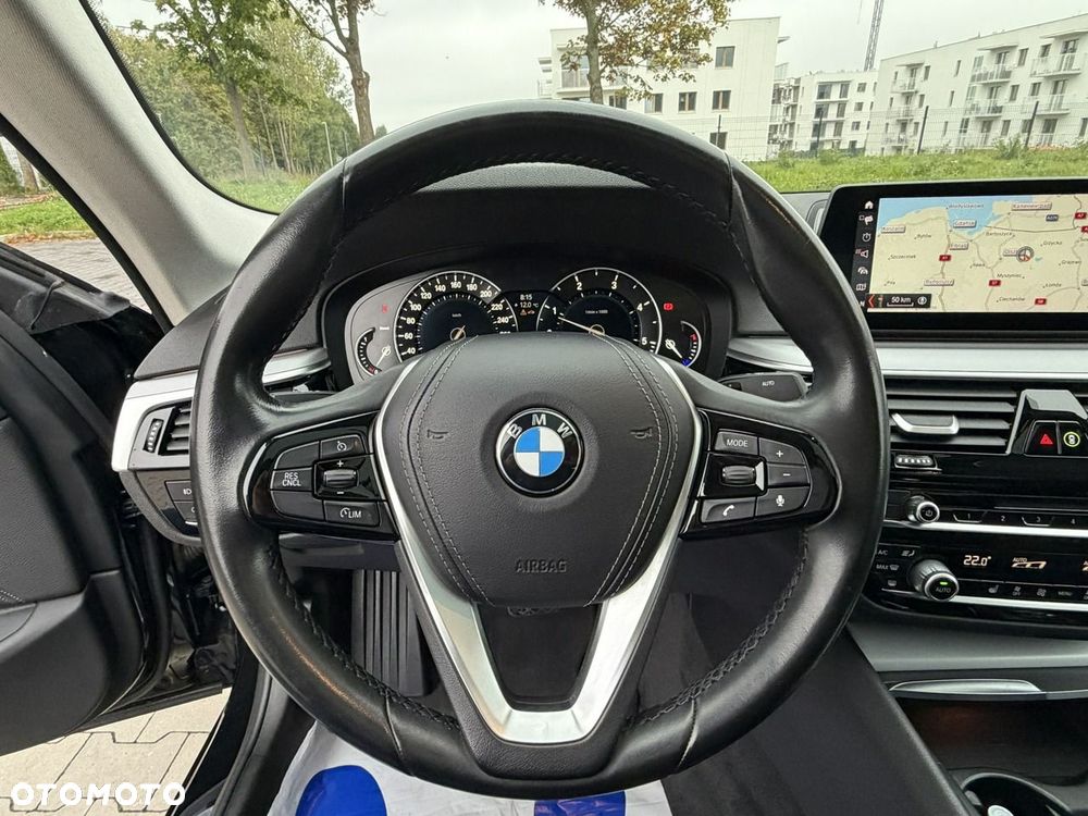 BMW Seria 5 518d - 23