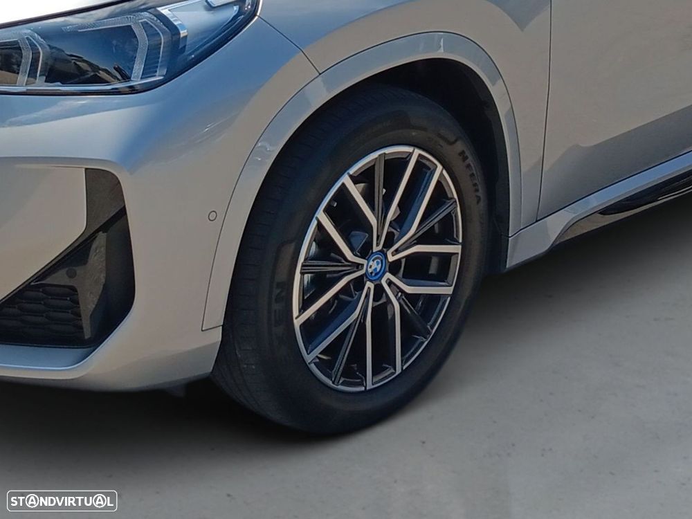 BMW iX1 eDrive20 Pack Desportivo M - 4