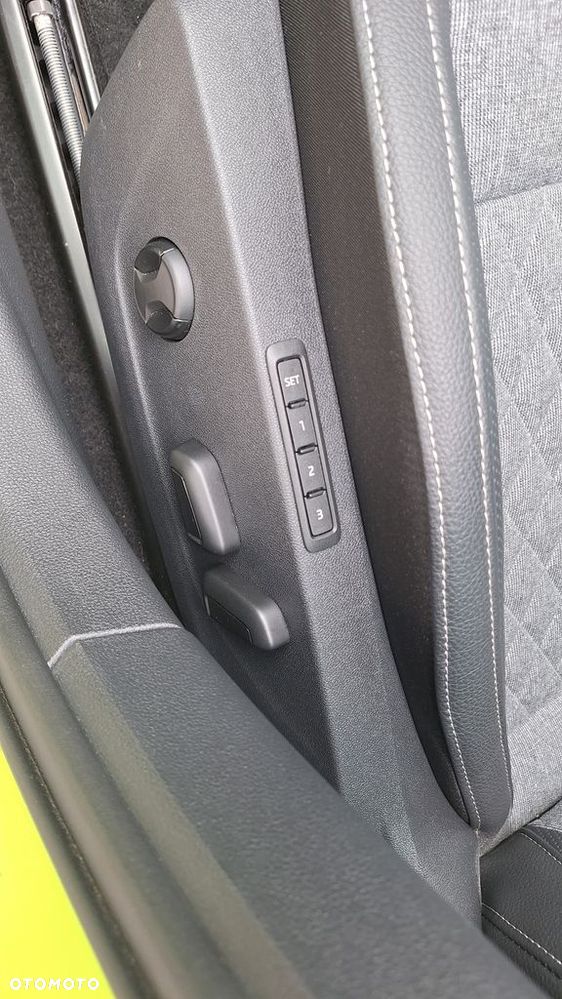 Skoda Octavia 2.0 TDI Sportline DSG - 25