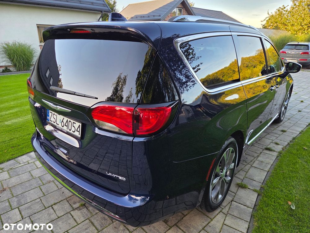 Chrysler Pacifica - 26