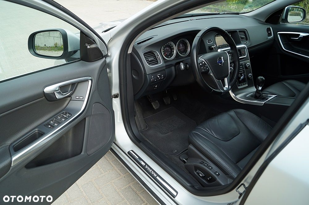 Volvo S60 D5 Summum - 17