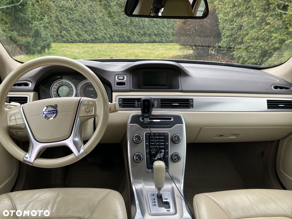 Volvo V70 D5 Momentum - 10