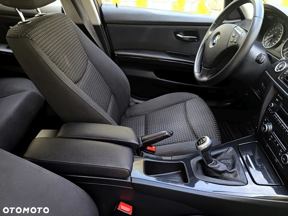 BMW Seria 3 318d DPF Edition Lifestyle - 22