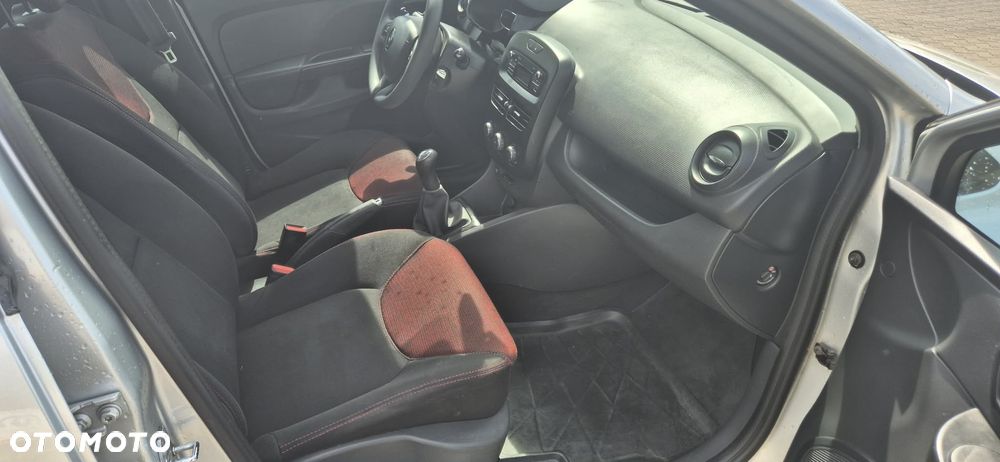 Renault Clio 1.2 16V Life - 11