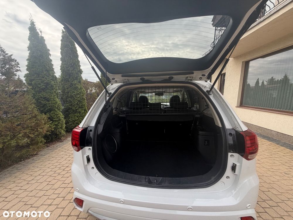 Mitsubishi Outlander Intense + - 16