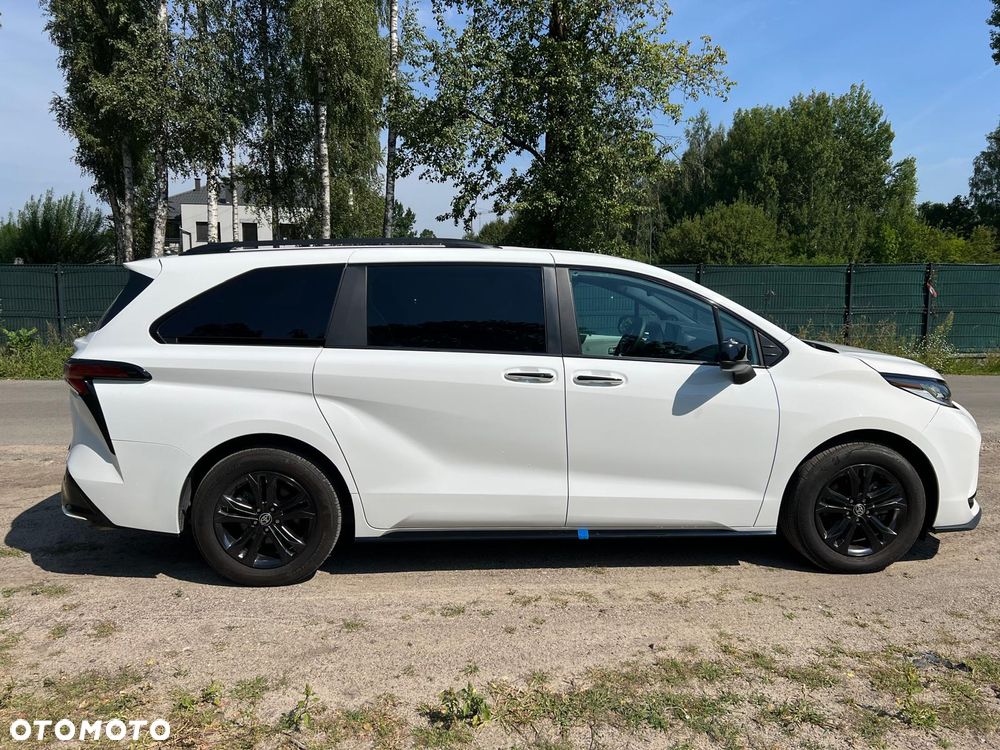 Toyota Sienna - 11