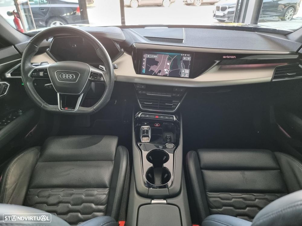 Audi RS e-tron GT quattro - 12