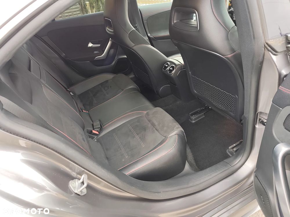 Mercedes-Benz CLA 200 AMG Line 7G-DCT - 9