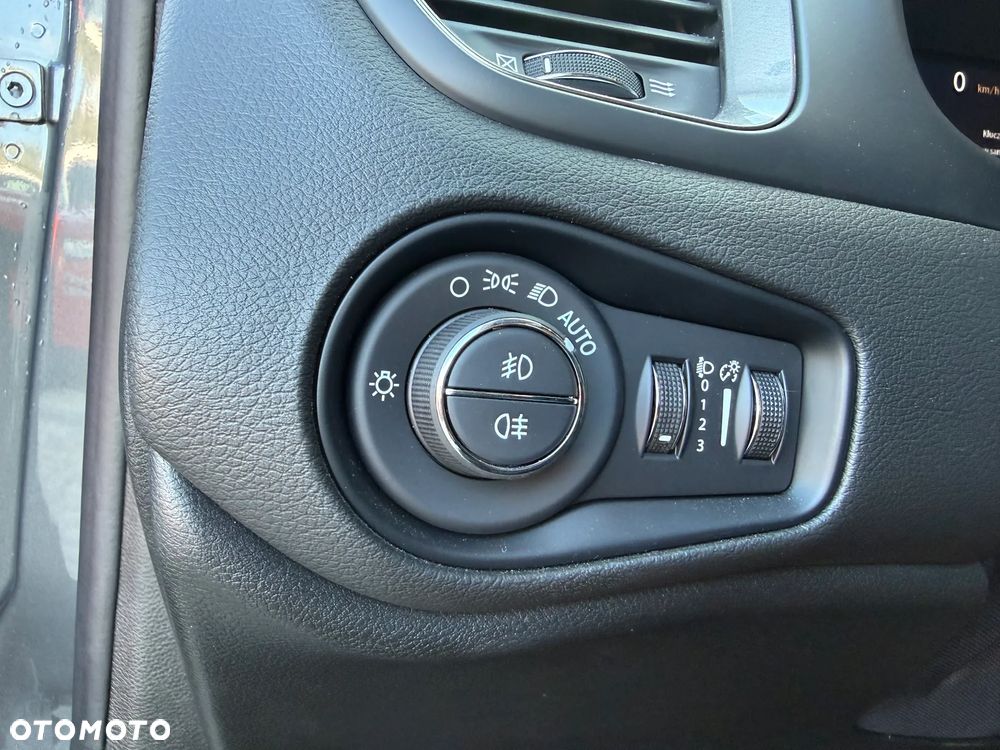 Jeep Renegade 1.5 T4 mHEV Altitude FWD S&S DCT - 18