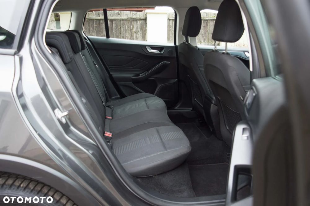 Ford Focus 1.0 EcoBoost Hybrid ACTIVE X - 31