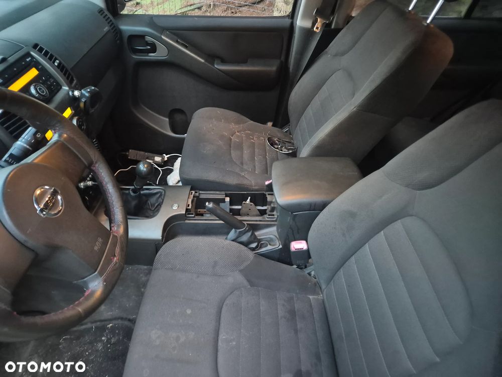 Nissan Pathfinder 2.5 D XE - 13