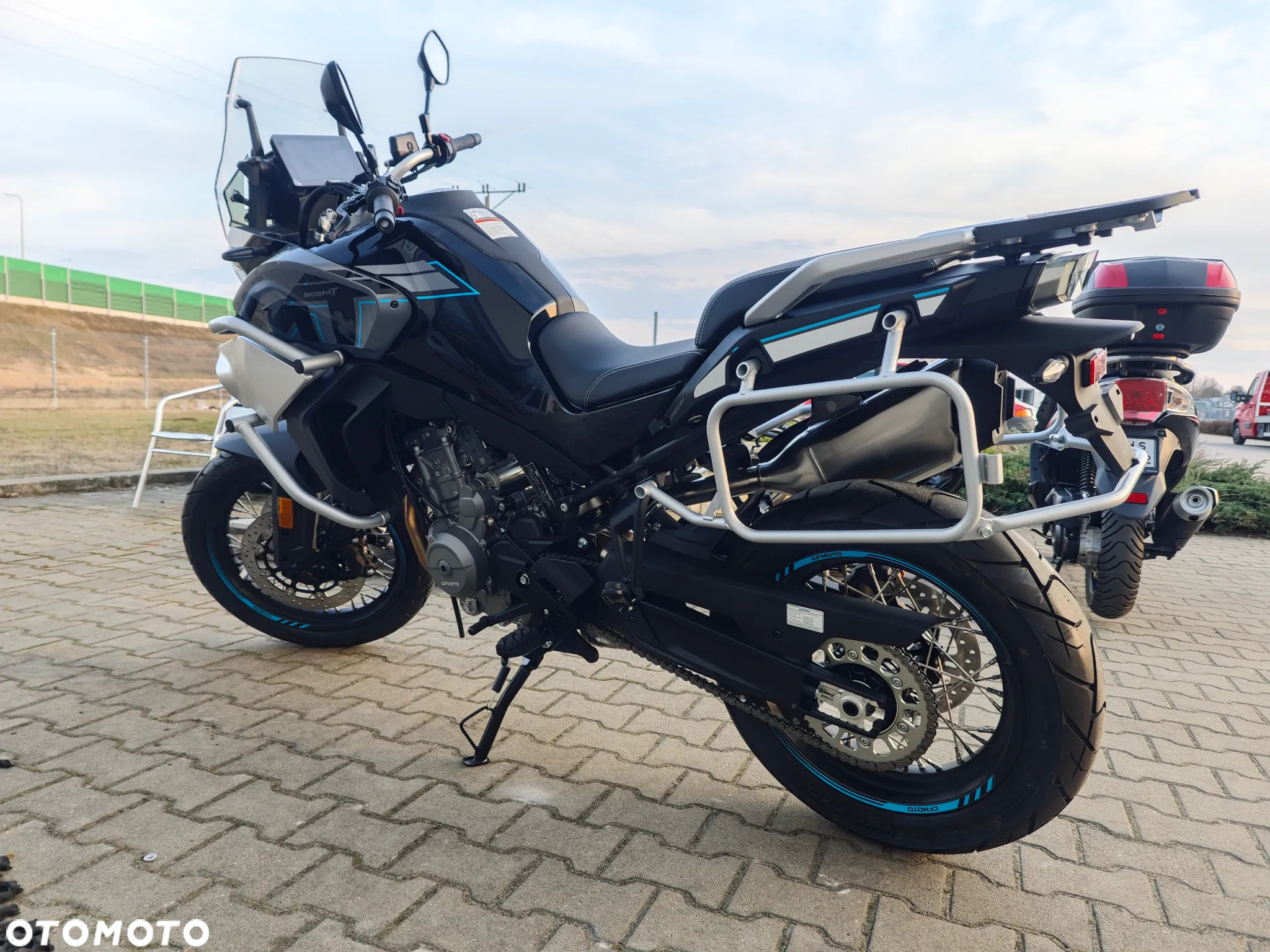 CFMoto MT - 10