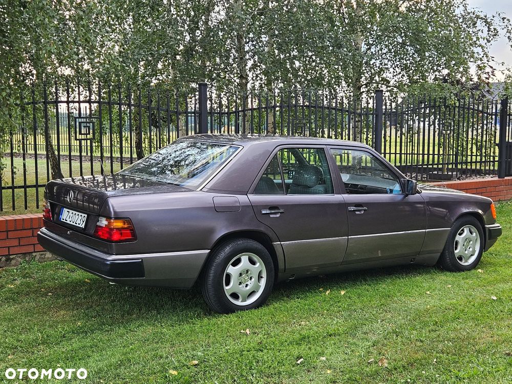 Mercedes-Benz W124 1992 photo 4