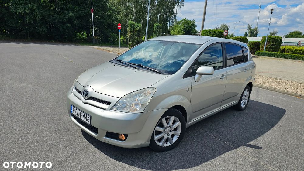 Toyota Corolla Verso 2.2 D-4D Gold - 10