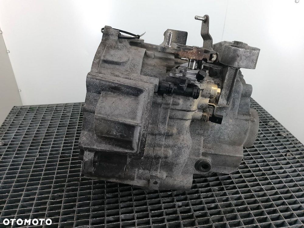 SKRZYNIA BIEGÓW MANUALNA VW PASSAT B6 HDV 2.0 TDI - 4