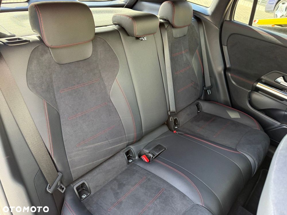 Mercedes-Benz GLA 200 mHEV AMG Line 7G-DCT - 28