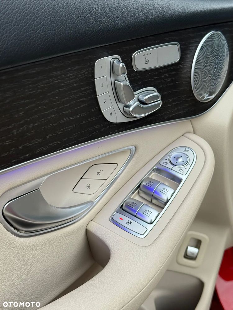 Mercedes-Benz GLC 300 4Matic 9G-TRONIC Exclusive - 27