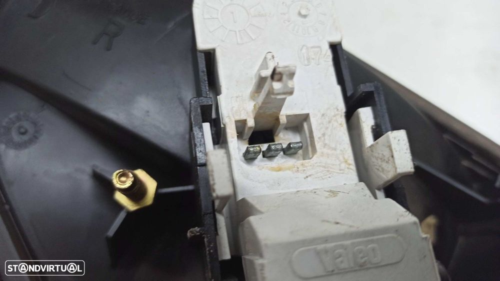 FAROLIM TRASEIRO DIREITO CITROEN XM BERLINA 2.1 TD SX - 2