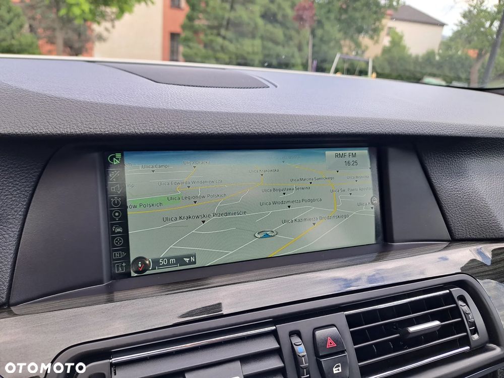 BMW Seria 5 528i xDrive - 28