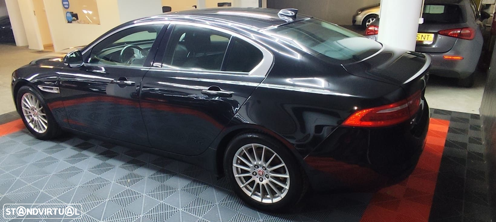 Jaguar XE 2.0 D Prestige - 7
