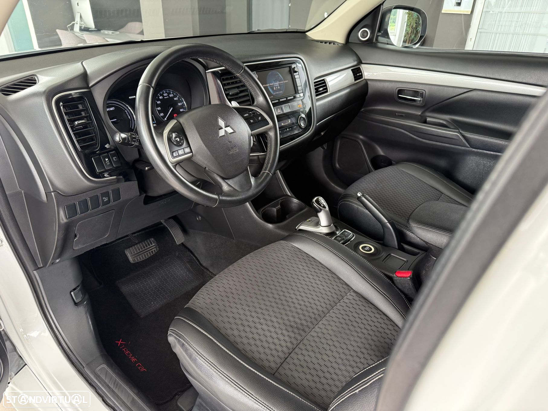 Mitsubishi Outlander 2.0 PHEV Intense Navi - 4