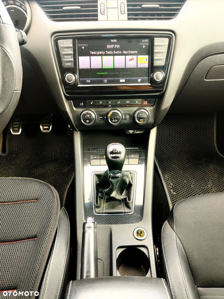 Skoda Octavia 2.0 TSI RS - 21