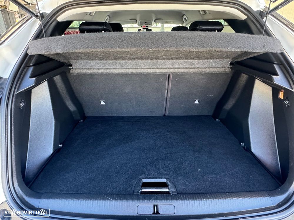 Peugeot 2008 1.5 BlueHDi Allure Pack - 26