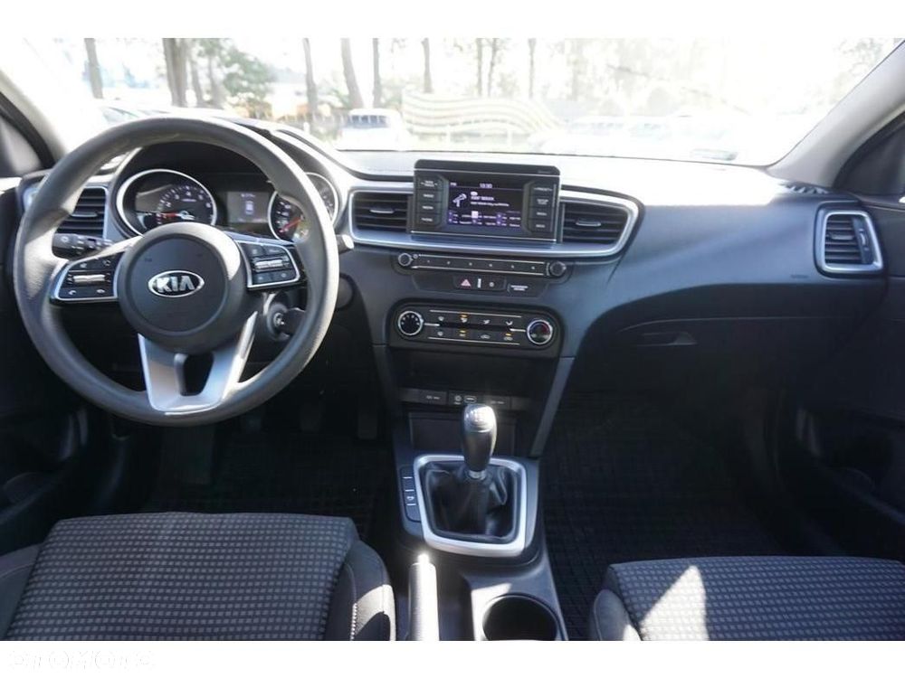 Kia Ceed - 24