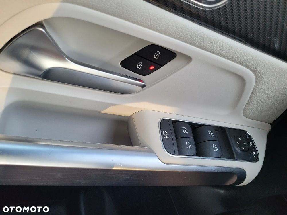 Mercedes-Benz GLB 250 4-Matic AMG Line 8G-DCT - 13