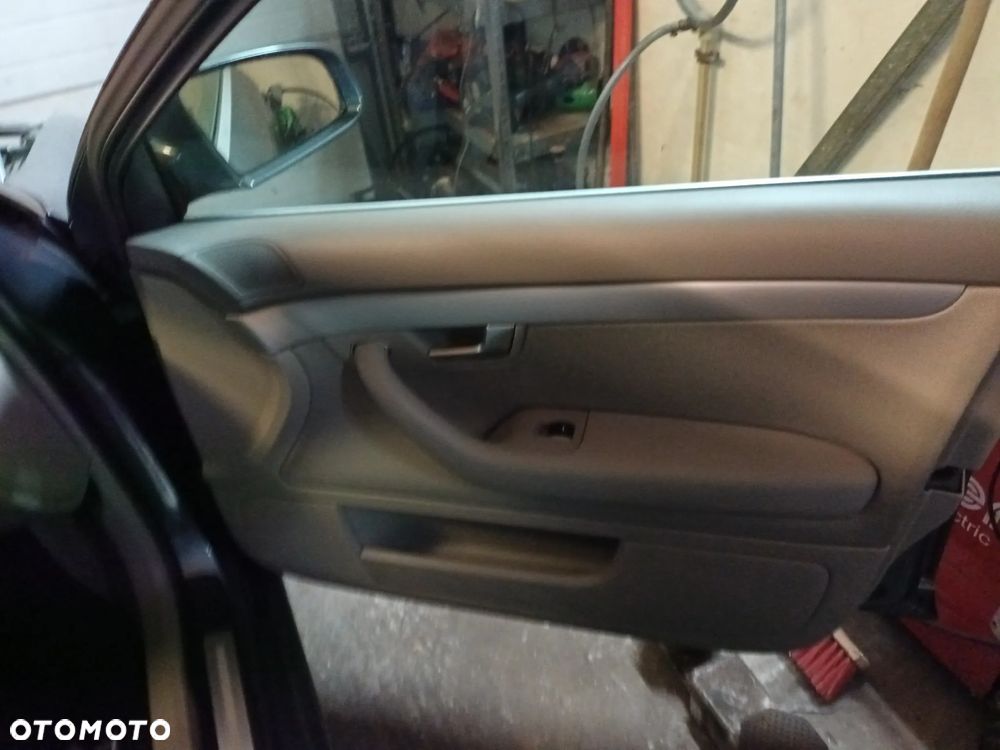 Audi A4 Limousine - 14