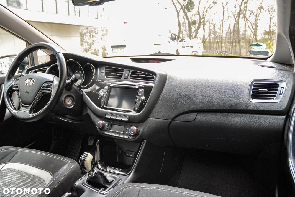 Kia Ceed - 10