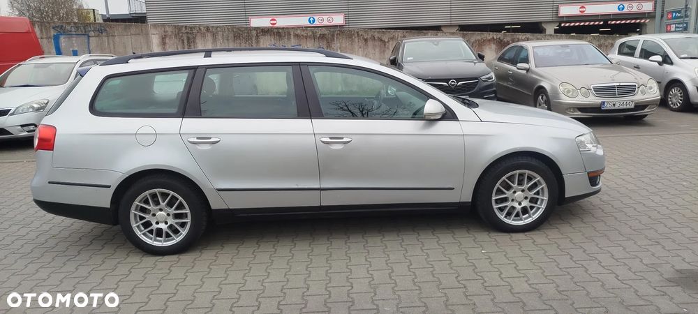 Volkswagen Passat - 4