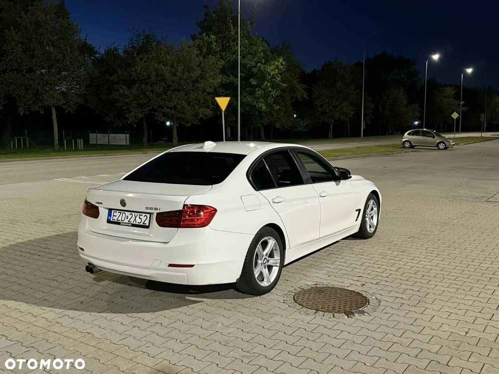 BMW Seria 3 328i Touring xDrive Luxury Line - 4