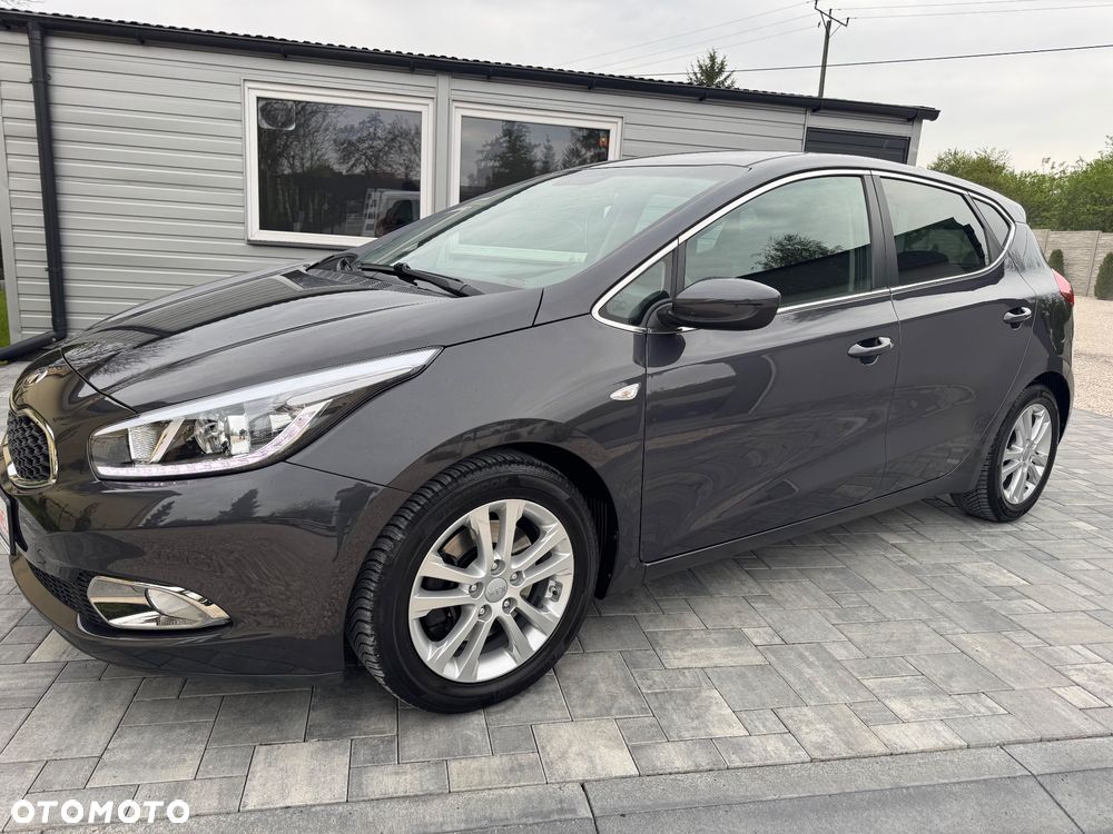 Kia Ceed 1.6 GDI ISG Dream-Team Edition - 11