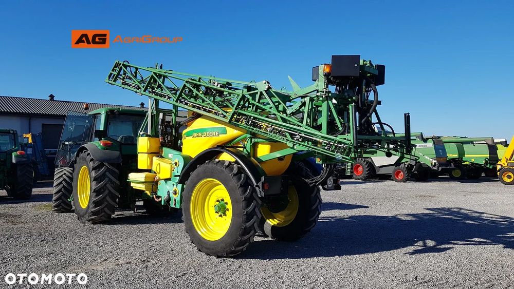 John Deere 824 - 17