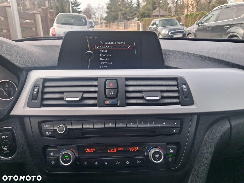 BMW Seria 3 318d Sport Line - 19