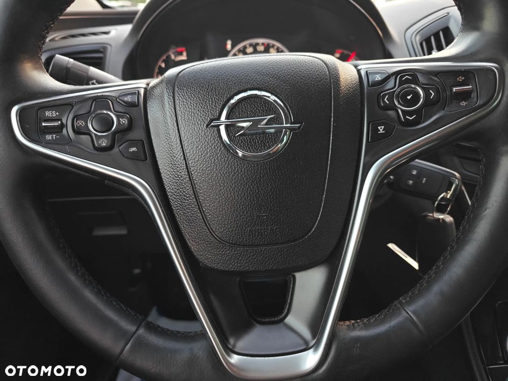Opel Insignia - 16