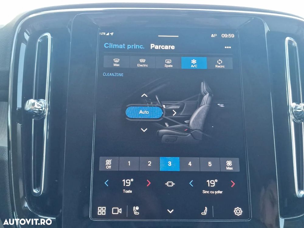 Volvo XC 40 B4 AT FWD MHEV Ultimate Dark - 27