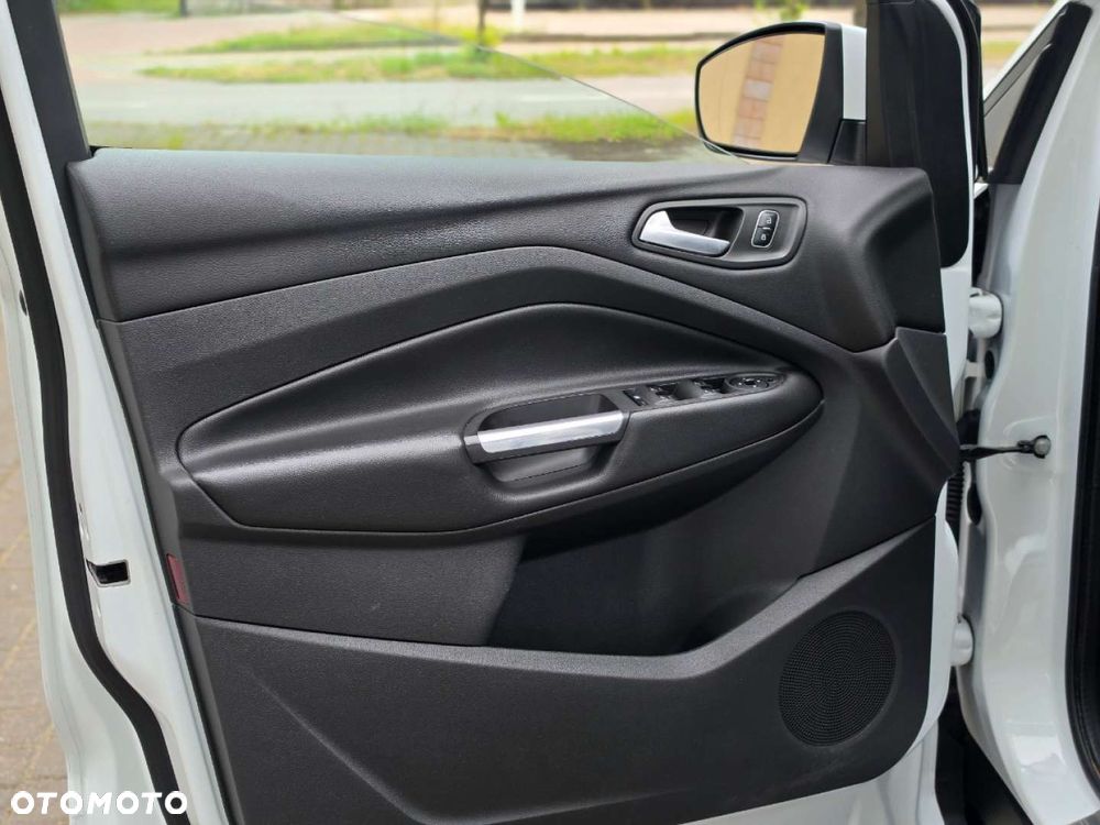 Ford Kuga - 37
