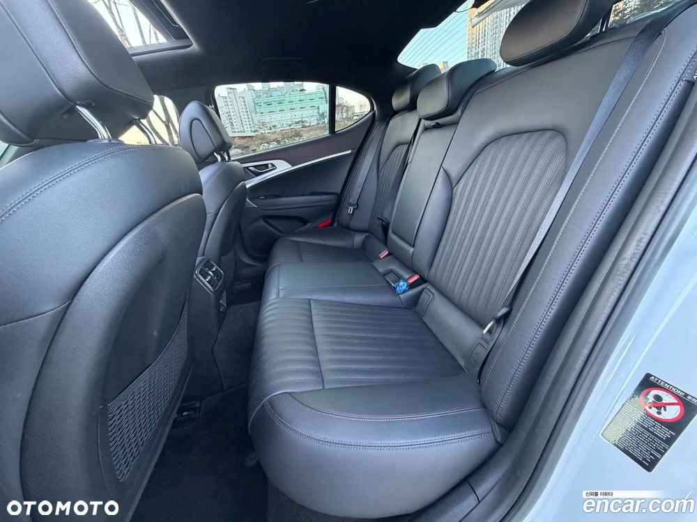Genesis G70 - 21