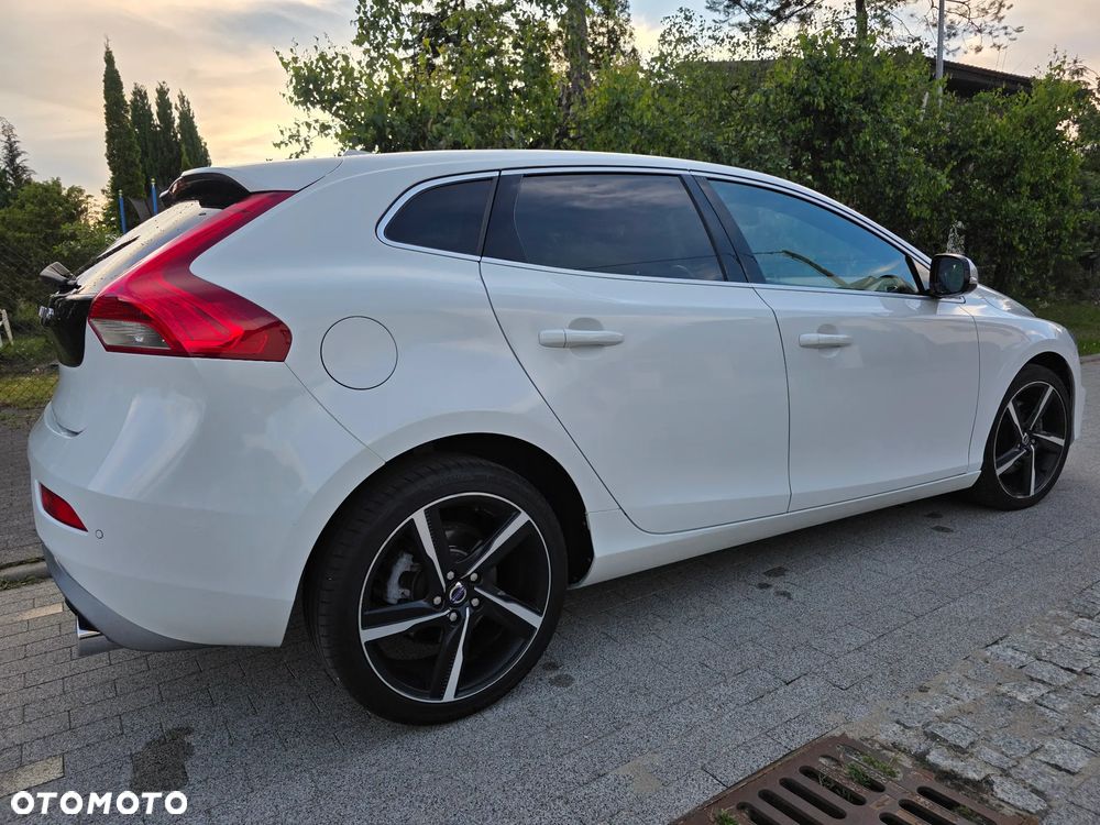 Volvo V40 D4 Drive-E R-Design Momentum - 13