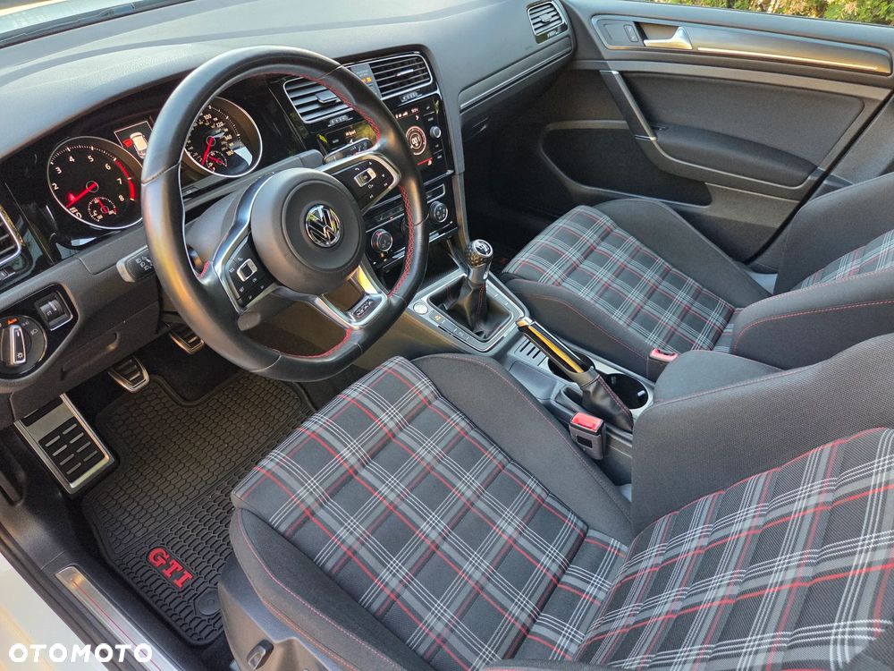 Volkswagen Golf 2.0 TSI BMT GTI - 29