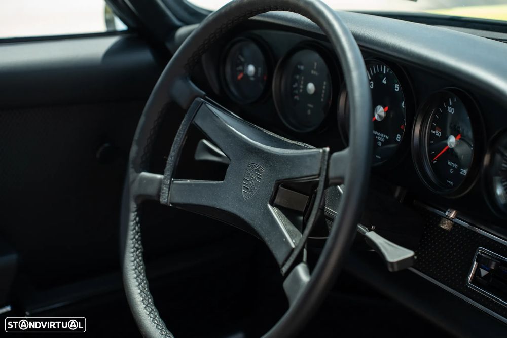 Porsche 911 Série F - 40