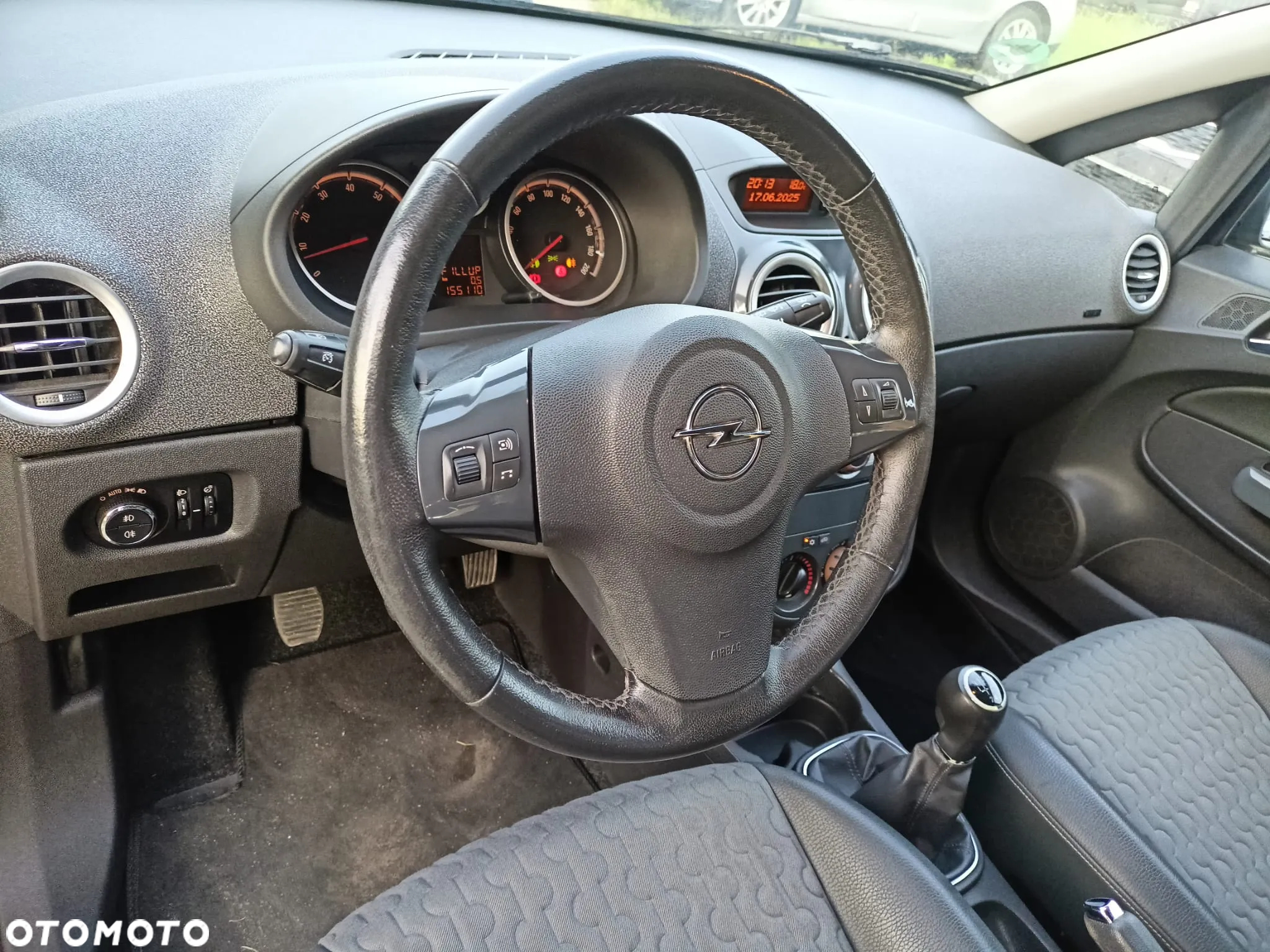 Opel Corsa 1.4 16V Cosmo - 21