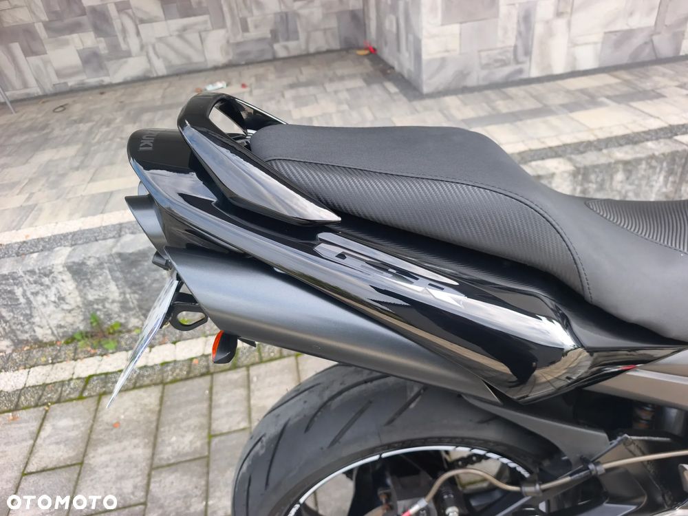 Suzuki GSR - 5