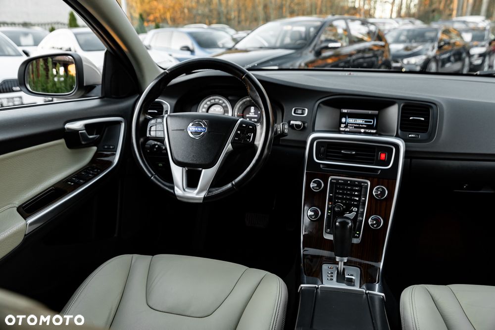 Volvo V60 T5 Momentum - 26